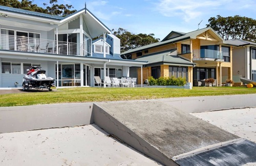 Salamander Bay House | Waterfront Wonderland, 41 Foreshore Drive