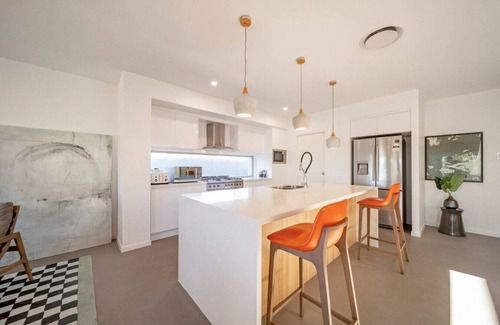 Helensvale House | Waterfront Wonderland - Family