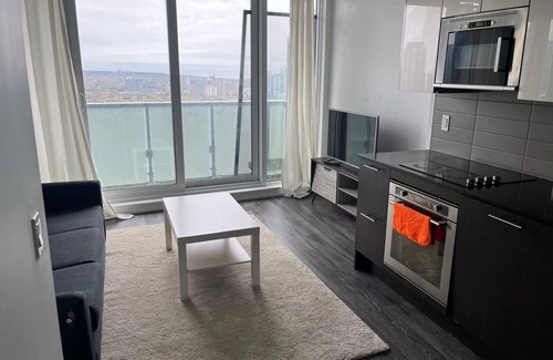 Downtown Toronto Apartment | Waterfront Yonge Apartments