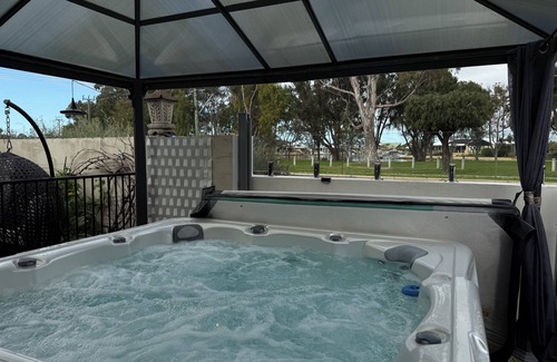 South Yunderup House | Waterlink Retreat - canal views with easy access to both the canal and the river