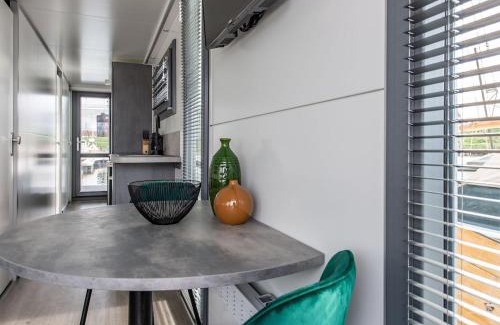 Kamperland Boat Rental | Waterlodge in Kamperland by Veerse Meer