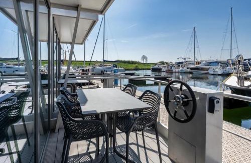 Kamperland Boat Rental | Waterlodge in Kamperland by Veerse Meer