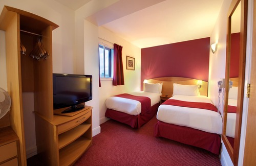 Bishop's Hotel | Waterloo Hub Hotel & Suites