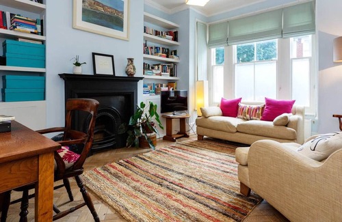 Junction Apartment | Waterlow Flat, by Veeve