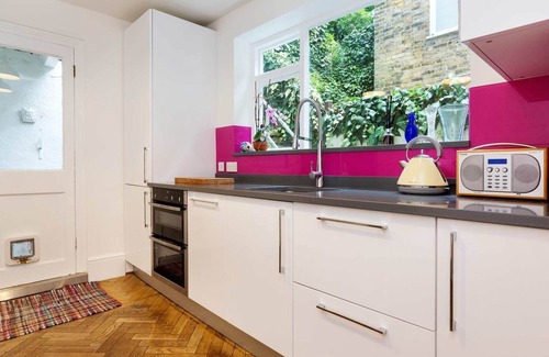 Junction Apartment | Waterlow Flat, by Veeve