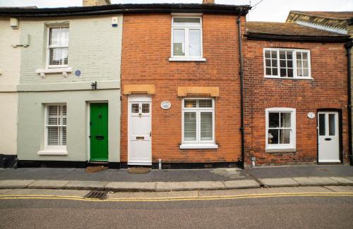 Sandwich House | Waterman's Cottage