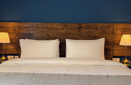 Chard Bed & Breakfast | Watermead House