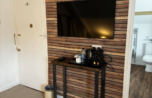 Chard Bed & Breakfast | Watermead House