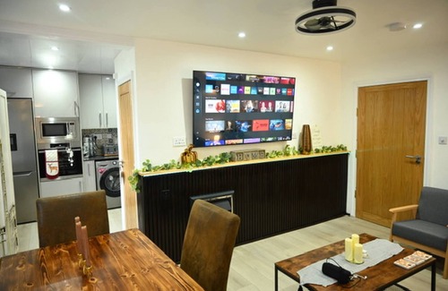 Birstall House | Watermead Retreat Bungalow
