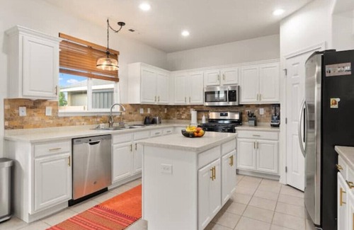 Albuquerque House | Watermelon Sunsets - Sleeps 10, Heated Pool & Spa