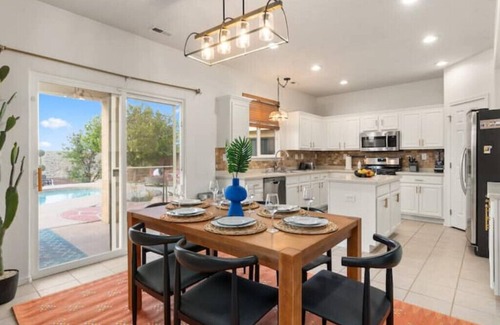 Albuquerque House | Watermelon Sunsets - Sleeps 10, Heated Pool & Spa