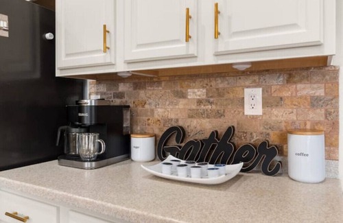 Albuquerque House | Watermelon Sunsets - Sleeps 10, Heated Pool & Spa