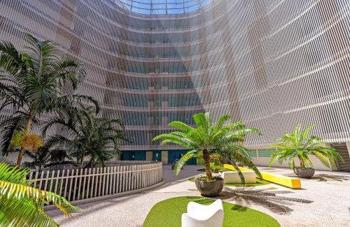 Cairns Central Business District Apartment | Waters Edge at Harbour Lights - Poolside Convenience