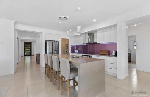 Bellara House | Waters Edge!