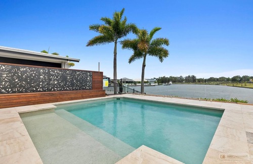Bellara House | Waters Edge!