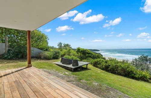 Ulladulla Apartment | Waters Edge - beachside home near Rennies Beach