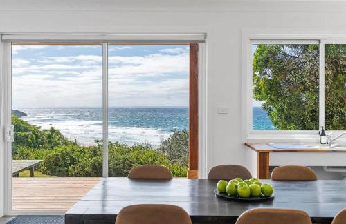 Ulladulla Apartment | Waters Edge - beachside home near Rennies Beach