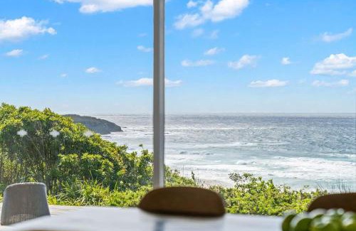 Ulladulla Apartment | Waters Edge - beachside home near Rennies Beach