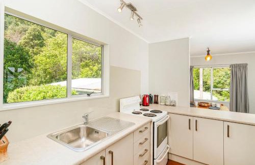 Hahei House | Waters Edge Cottage - Hahei Bach