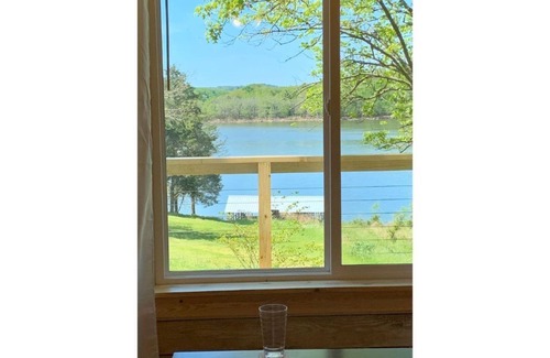 Omaha Cottage | Water’s Edge cottage, Table Rock Lake, Golf, Branson, lakefront, Hot tub,