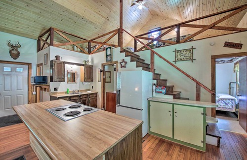 Taswell Cabin | Waters Edge Retreat w/Deck on Patoka Lake!