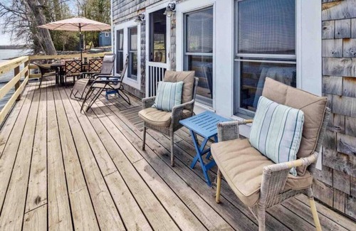 North Hero Cottage | Waters Edge! Right on the Lake.