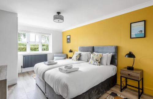 Neatishead House | Waterside Cottage - Hot Tub, Mooring, Arcade, Bar
