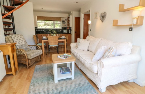 Little Petherick Cottage | WATERSIDE COTTAGE, pet friendly, with a garden in Little Petherick