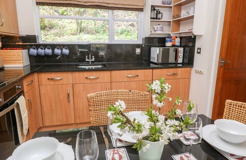Little Petherick Cottage | WATERSIDE COTTAGE, pet friendly, with a garden in Little Petherick