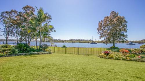 Yamba House | Waterside Escape