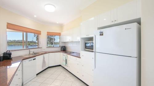 Yamba House | Waterside Escape