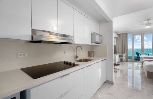 Puerta de Tierra Apartment | Waterside Historic District Sweeping Views