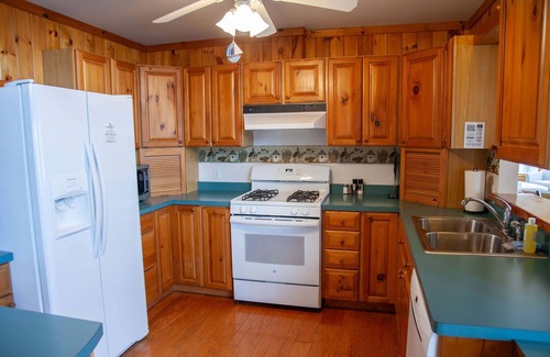 Geneva House | Waterside Leisure Lakefront, Hot Tub & Game Room
