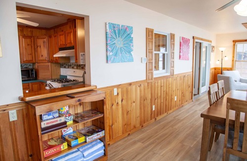 Geneva House | Waterside Leisure Lakefront, Hot Tub & Game Room