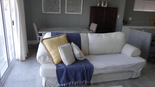 Marina Martinique Apartment | Waterside Living CAN05