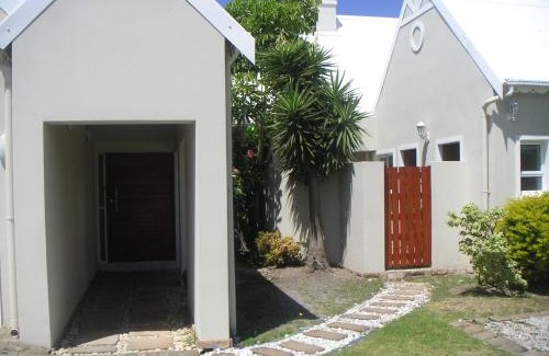 Marina Martinique House | Waterside Living MM1297