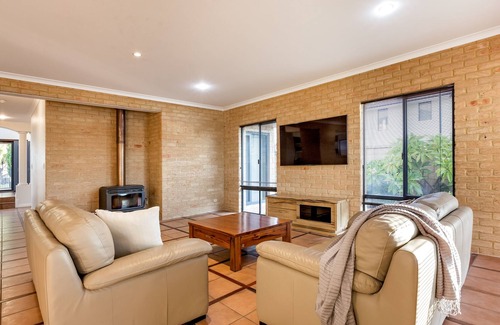 Geographe House | Waterside On Lanyard - Exclusive Escapes