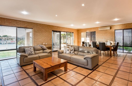Geographe House | Waterside On Lanyard - Exclusive Escapes