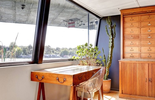 Boulogne-Billancourt Boat Rental | Waterside Retreat – Calm & Elegance in Saint-Cloud