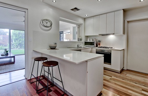 Glenelg North House | Waterside Town house