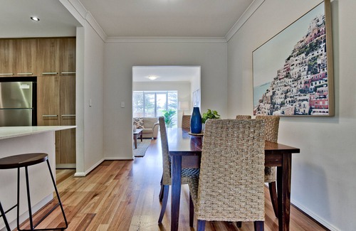 Glenelg North House | Waterside Town house