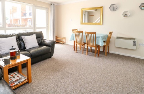 Corton Cottage | WATERSIDE VILLA, pet friendly, country holiday cottage in Corton