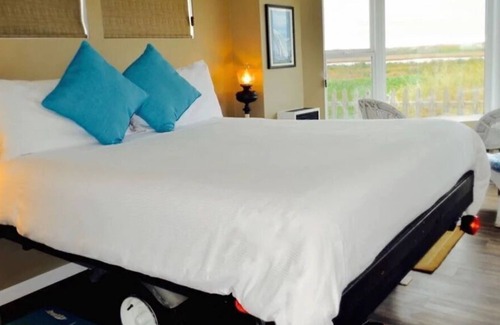 Moss Landing House | WaterVeiw - 2-person Shower - Fireplace