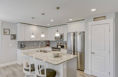 Pebble Beach House | WaterView 176B Sunny Vacation home 3 bdr, 2 ba Close to Gulf, Beaches