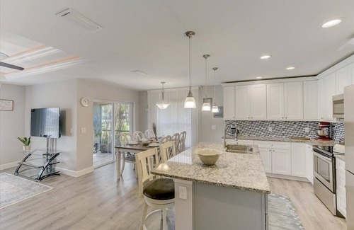 Pebble Beach House | WaterView 176B Sunny Vacation home 3 bdr, 2 ba Close to Gulf, Beaches