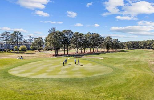 Central Myrtle Beach Apartment | Waterview Golf Hideaway with 5 bds, Modern Design by myBeach Vacation Rentals