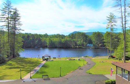 Lake Luzerne House | Waterview Seven Bedroom Riverside Lodge