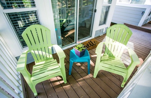 Steele Creek Cabin | Waterview Studio Cabin with Private Porch #19