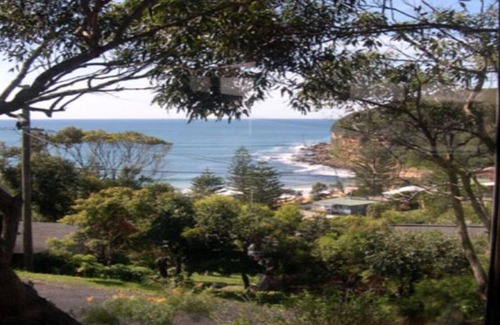 Macmasters Beach House | Waterviews & Close to Beach