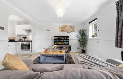 Watford Apartment | Watford Cozy Full Home - Perfect for Harry Potter Studios!